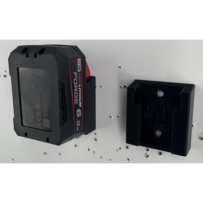 KIBERG Milwaukee M18 Akku Wandhalterung mit Verriegelung | Sichere Batterie-Aufbewahrung für Werkstatt & Transporter