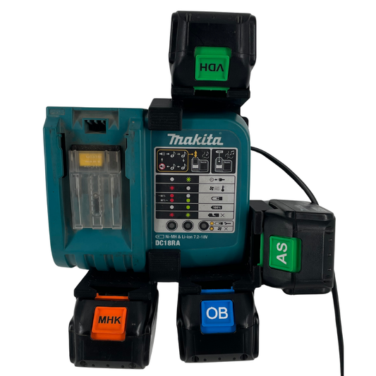 Makita DC18RA Wandhalterung mit Akkuhalter (2–4 Akkuplätze)